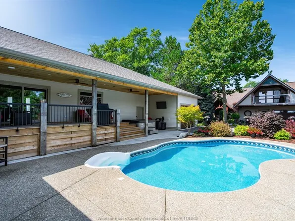 1568 Gore Rd, Essex, ON N0R 1G0
