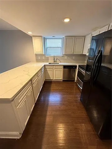 3 bed, 2.5 bath, 2415 sqft, $2,600 — Photo 3