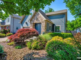 61 Surrey Ln, Bergenfield, NJ 07621