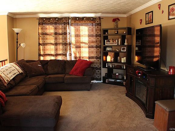 3rd image of 47 Greenridge Cres