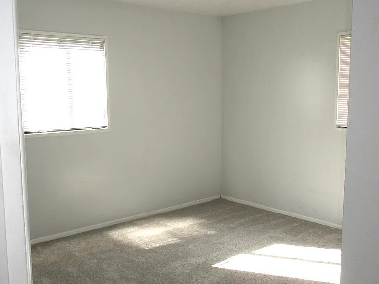 1706 Utah St NE — Photo 13