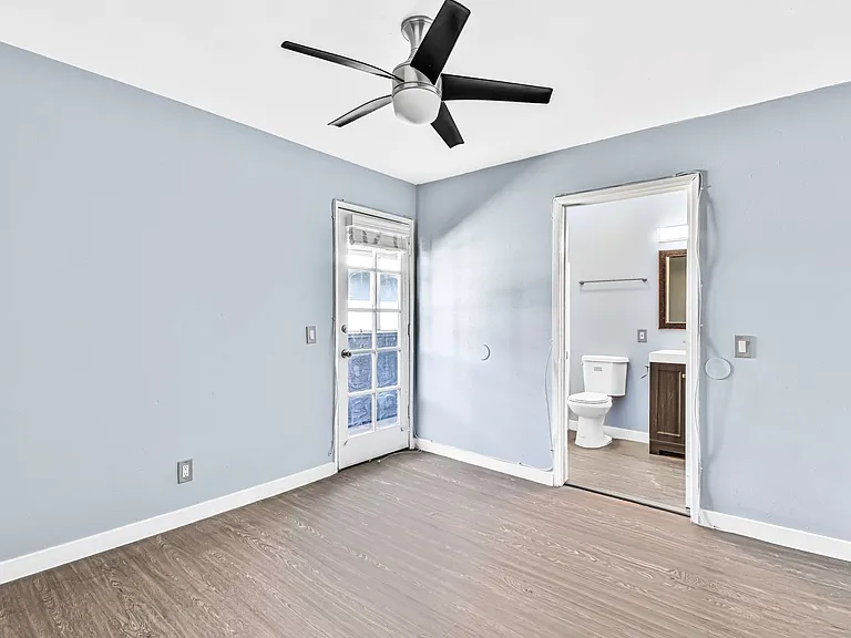 533 E 11th Street — Photo 32