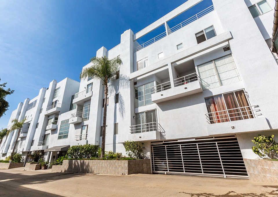 1st image of 520 S Barrington Ave #102