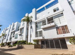 520 S Barrington Ave #102, Los Angeles, CA 90049