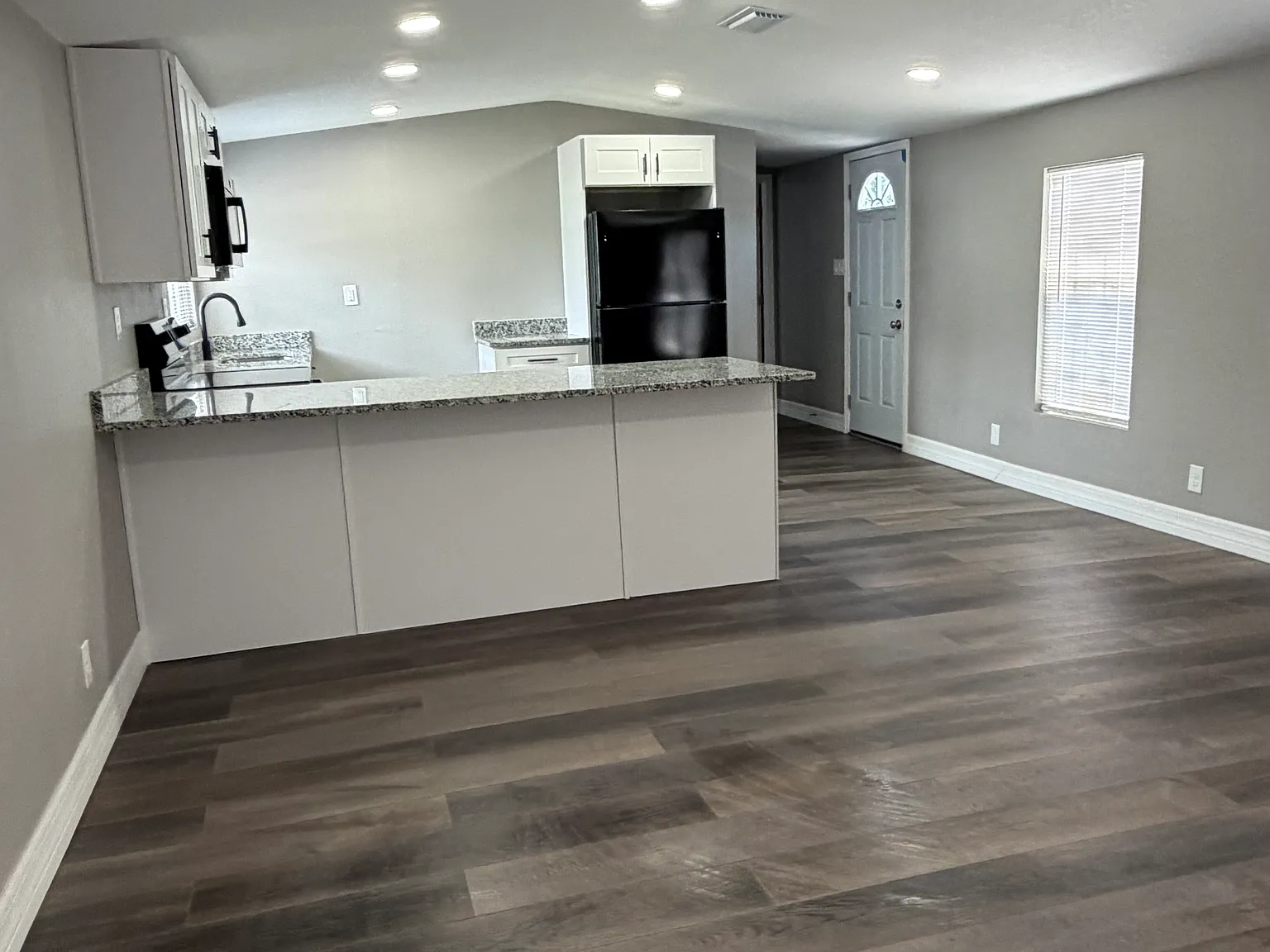 3 bed, 1100 sqft, $1,700 — Photo 1