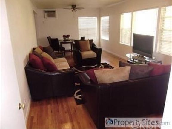 4th image of 8301 Gloria Ave