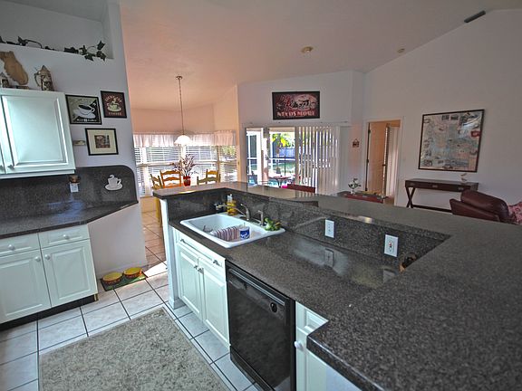 3rd image of 9580 Shadow Oak Ln