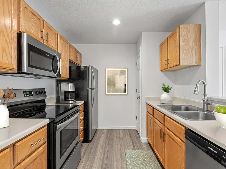Eagles Landing Apartments — Photo 3