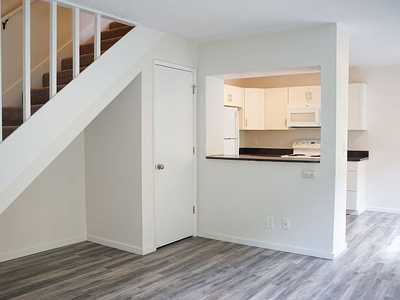 3rd image of 3506 SE 15th Ave APT 2