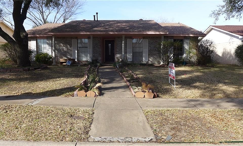 1st image of 2921 Pinewood Dr