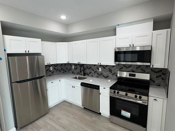 4th image of 22 Seeley St #202
