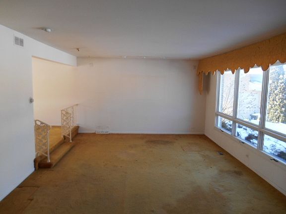 2nd image of 3925 Greenwood St