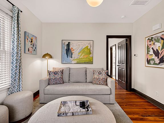 3rd image of 17 W Park Ave