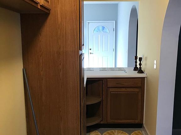 4th image of 237 Frank St