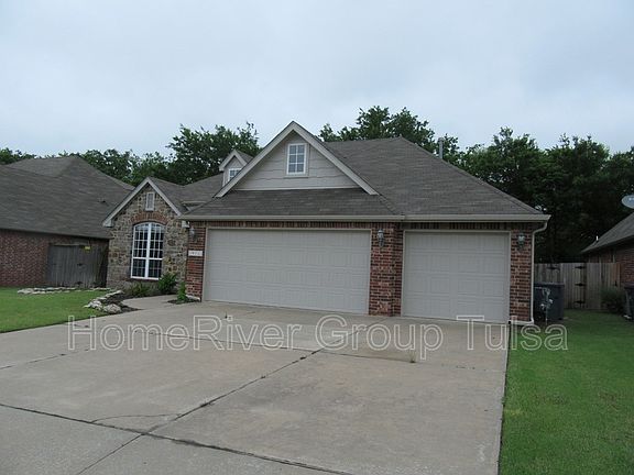 2nd image of 19133 E 48th Pl