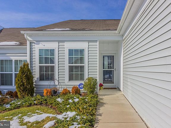 4th image of 154 Hyannis Pl