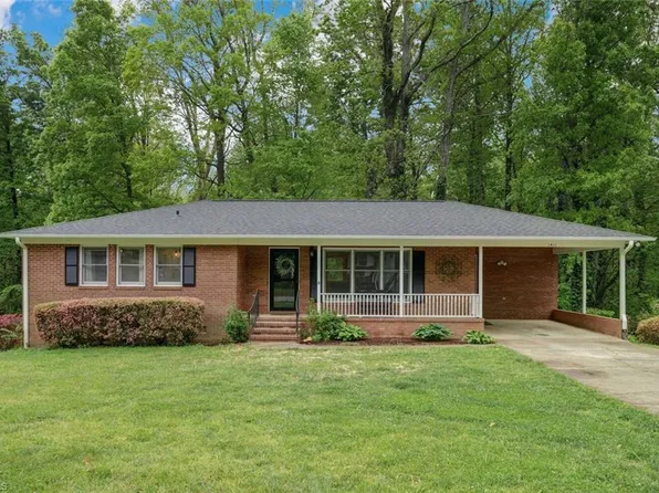 1411 Brookwood Dr, Reidsville, NC 27320