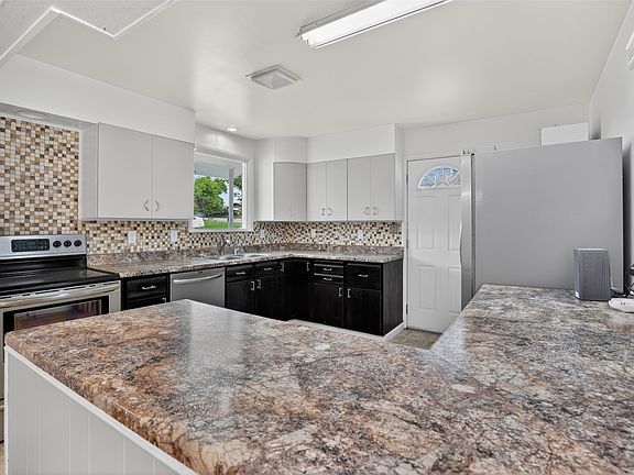 5th image of 836 7th St