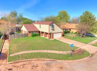 2105 NE 11th St, Moore, OK 73160