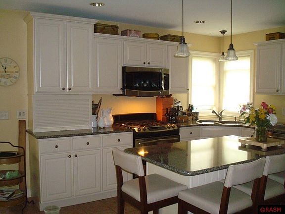 2nd image of 63 Evergreen Ct