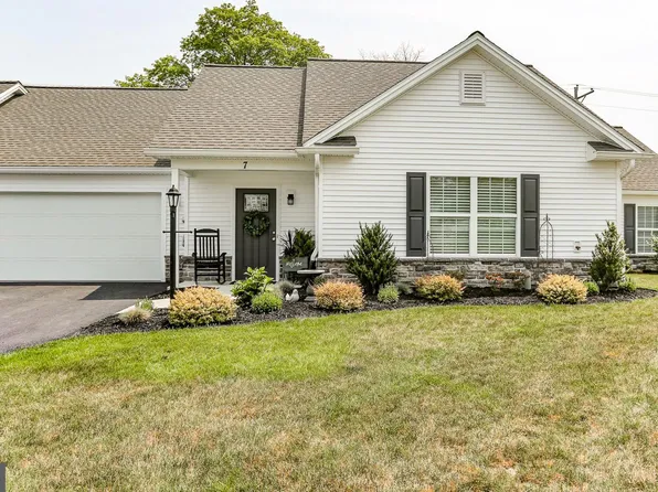7 Group Ct, Mount Holly Springs, PA 17065