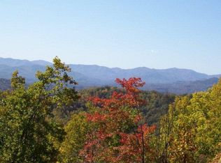 493 Walnut Ln, Franklin, NC 28734