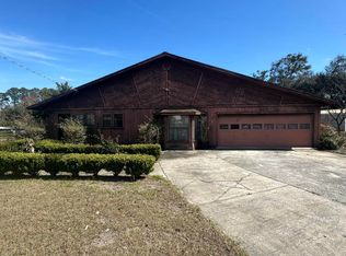 907 Crest Dr E, Jacksonville, FL 32221