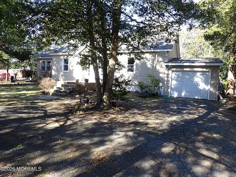 1490 Davidson Ave — Photo 2
