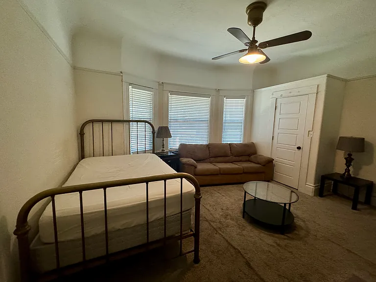 102 W Fulton St #1 — Photo 2