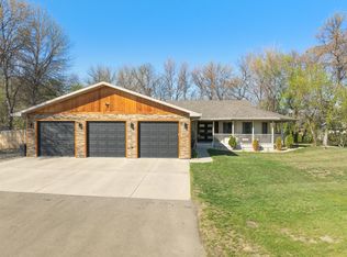 715 37th St SW, Minot, ND 58701