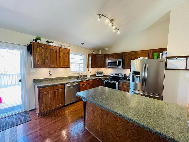 121 Hilda Dr — Photo 5