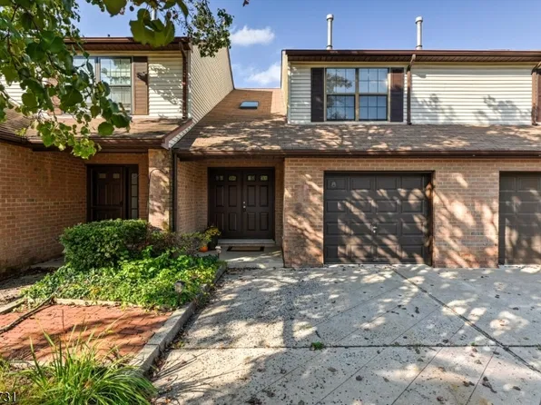6 Jennifer Ct, Lebanon Boro, NJ 08833