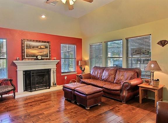 3rd image of 2215 Granger Ln