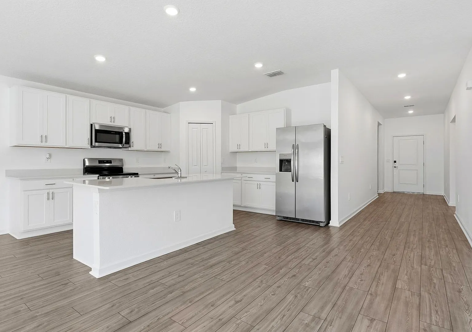 Spacious Newer Construction Home with 3-Car Garage in Alachua — Photo 2
