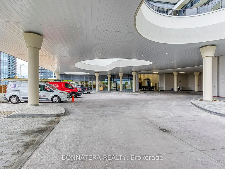 5105 Hurontario St #408 — Photo 5