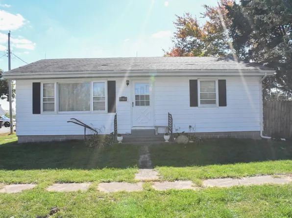 400 W South St, Perry, IL 62362