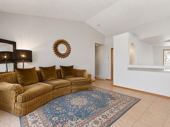 5th image of 907 Breton Dr
