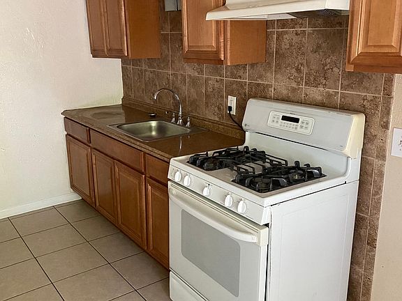 3rd image of 625 Welland Way