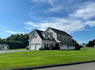 3 Regina Dr, Windsor Locks, CT 06096