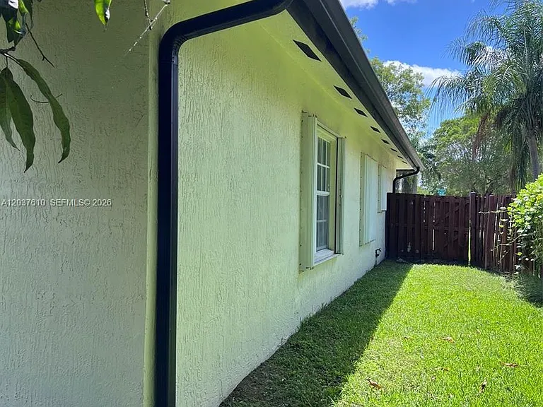 10155 SW 159th Ct — Photo 11