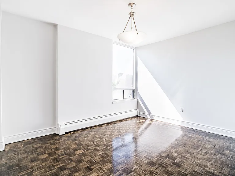 477 Elizabeth St — Photo 22