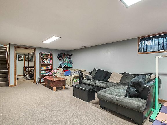 5th image of 102 Walnut Ct