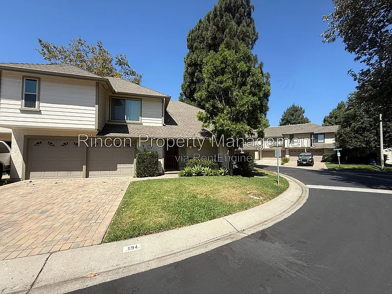 694 Deerhunter Ln — Photo 2