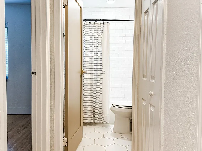 401 E Amelia Ave — Photo 26