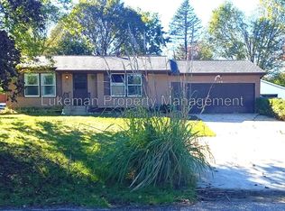 205 Glenview Dr, Paw Paw, MI 49079