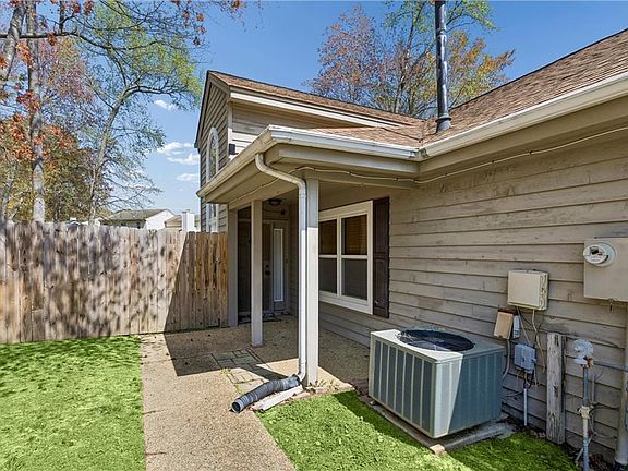 4th image of 907 Woodcreek Dr