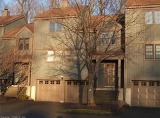 88 Heatherwood Dr, Brookfield, CT 06804