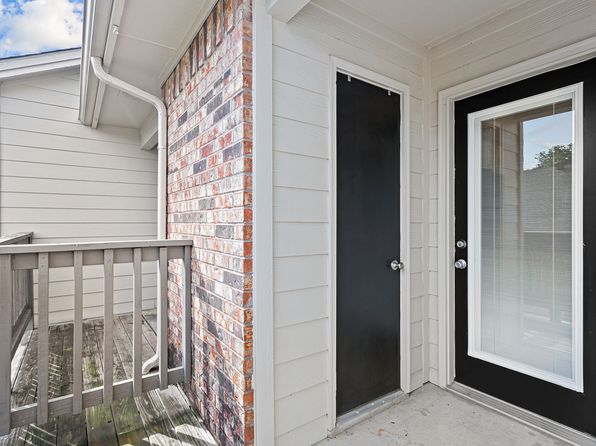 1520 Crawford Ct APT 320