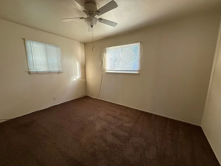 1516 Portsmouth Ave — Photo 3