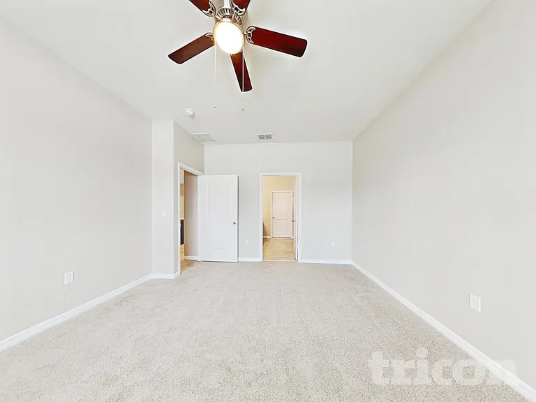 112 Waterside Cir — Photo 9